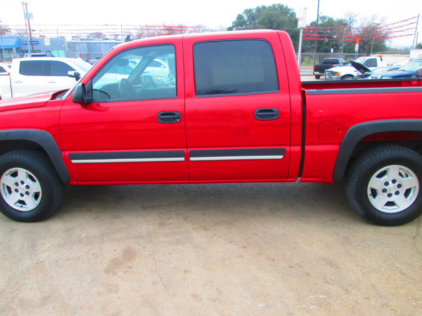 2007 RED Chevrolet Silverado 1500 (2GCEK13Z771) , located at 1815 NE 28th St., Fort Worth, TX, 76106, (817) 625-6251, 32.795582, -97.333069 - Photo#8